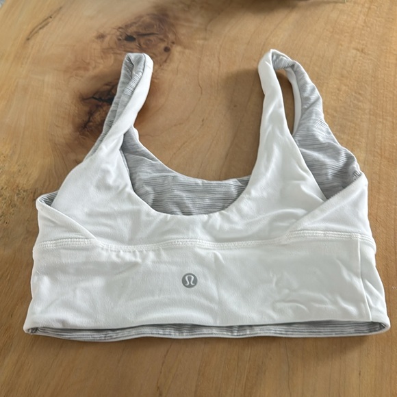 Lululemon reversible bra size 4 - Picture 2 of 4